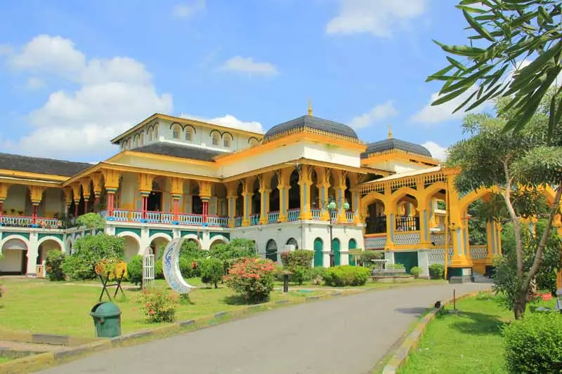 The grand Maimoon Palace in Medan, an iconic city tour destination by Sumatra Trips.
